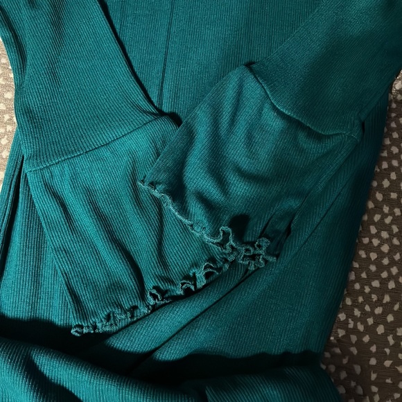 Green Bodycon Dress with Frill Sleeves - Picture 2 of 2